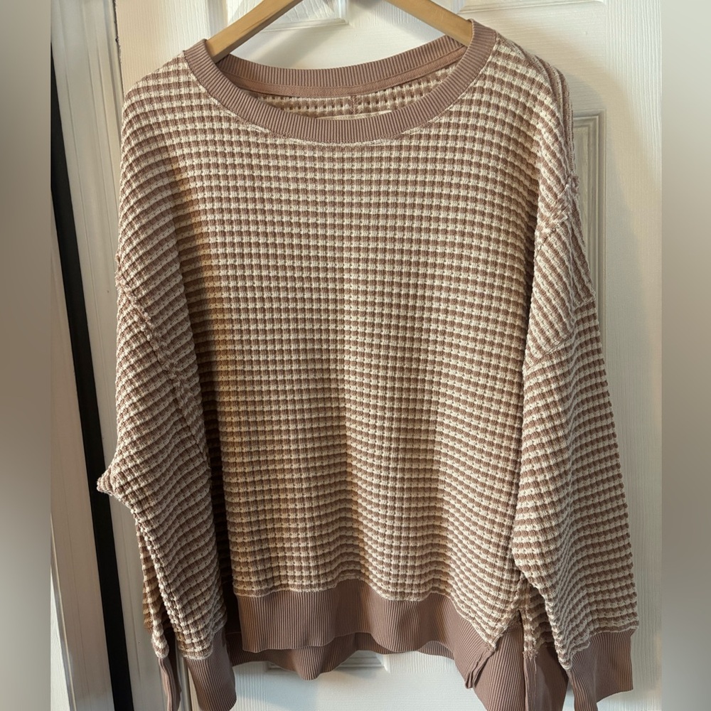American Eagle Outfitters Taupe Checkered Sweatshirt, lived in feel